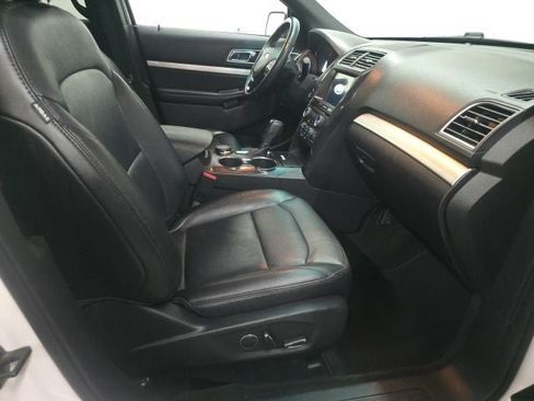 Used 2017 Ford Explorer XLT w/ Equipment Group 202A AWD/4WD image 3