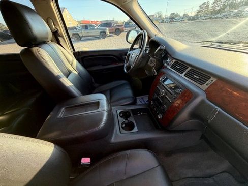 Used 2009 Chevrolet Avalanche LT w/ Luxury Package image 9