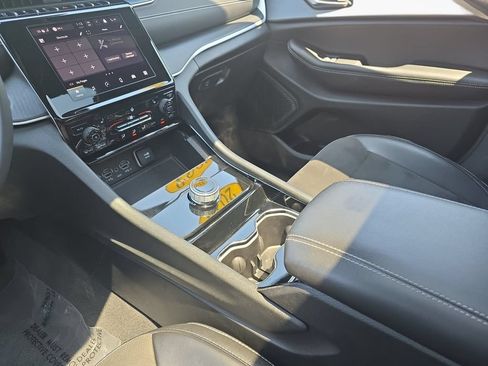 Certified 2023 Jeep Grand Cherokee Altitude AWD/4WD image 24