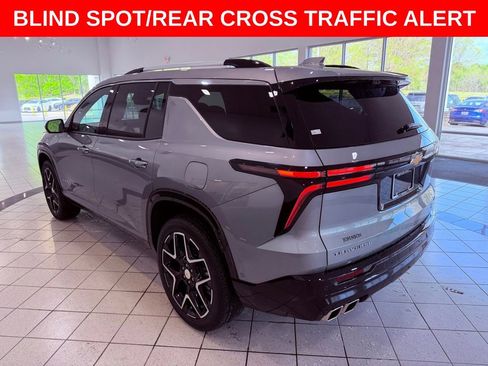 Used 2025 Chevrolet Traverse High Country image 5