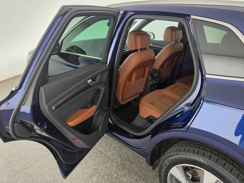 Used 2023 Audi Q5 2.0T Premium w/ Convenience Package AWD/4WD image 15