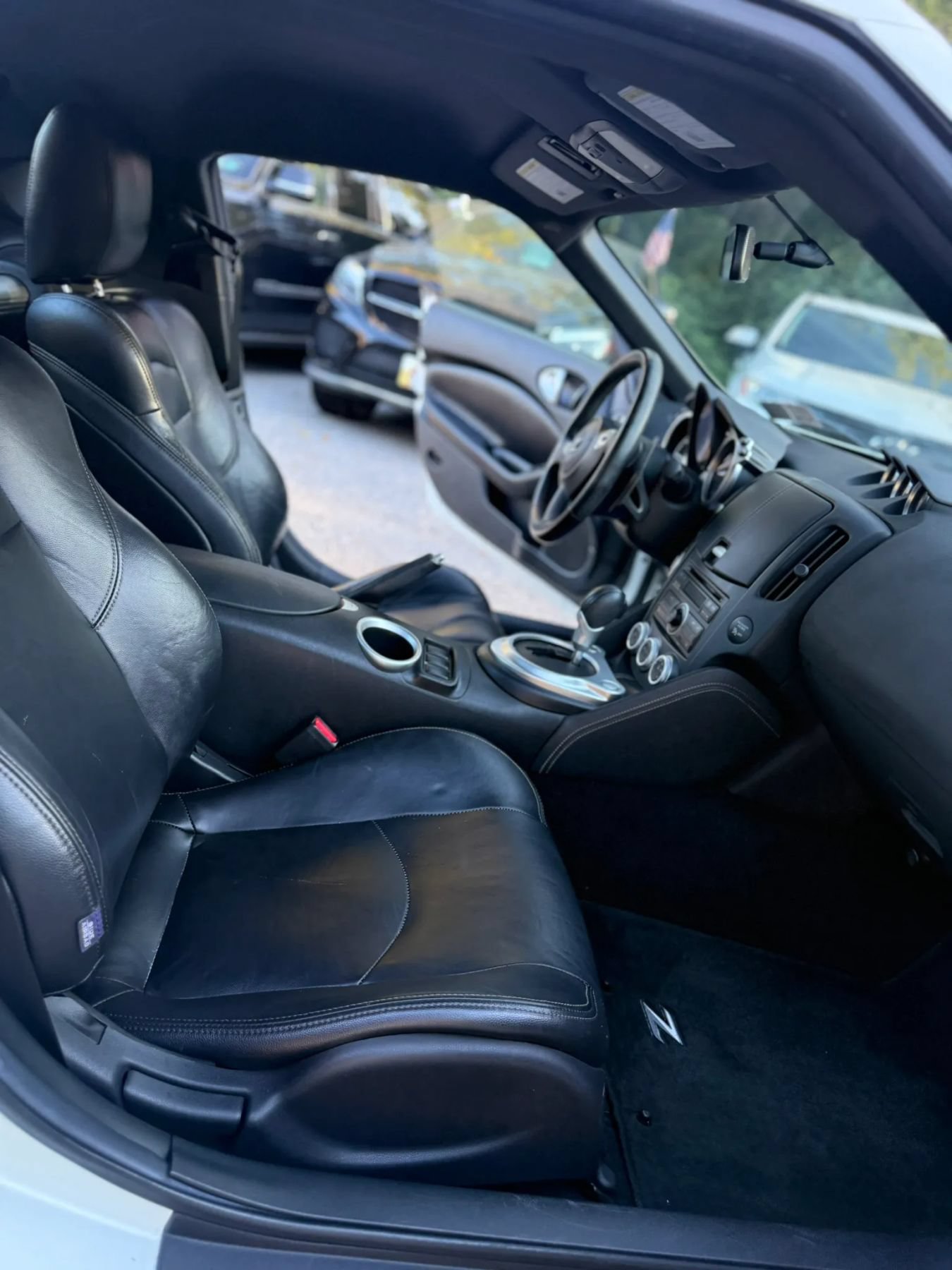 Used 2011 Nissan 370Z Coupe RWD image 16