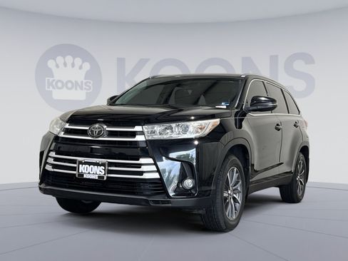 Used 2019 Toyota Highlander XLE AWD/4WD image 1