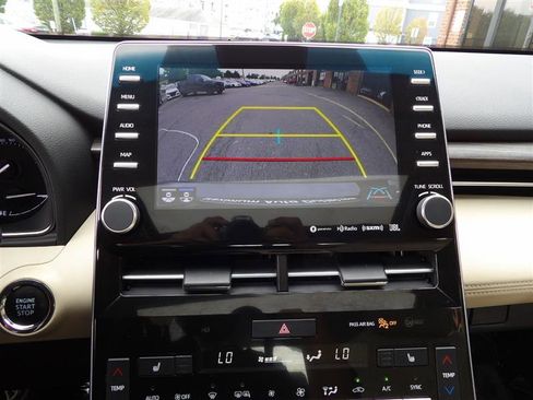 Used 2022 Toyota Avalon XLE image 18