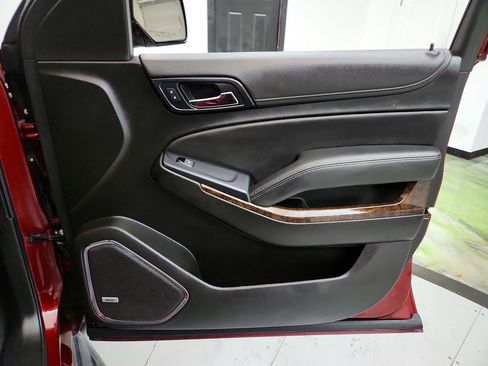 Used 2019 Chevrolet Suburban LT RWD image 30