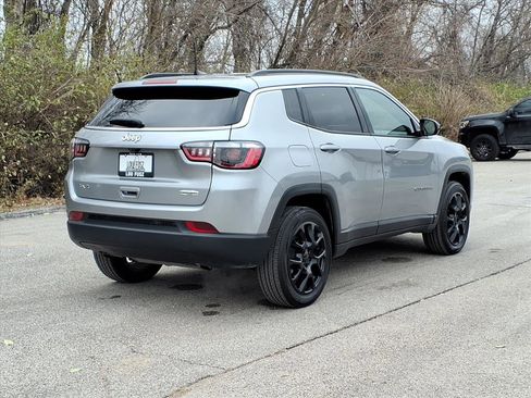 Used 2023 Jeep Compass Latitude image 27