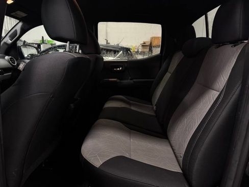 Used 2022 Toyota Tacoma TRD Sport image 16