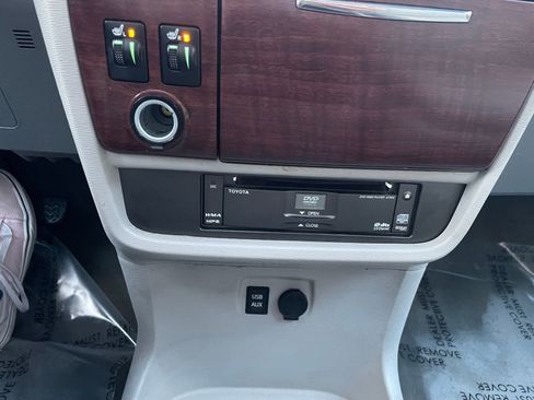 Used 2013 Toyota Sienna Limited w/ Premium Pkg image 17