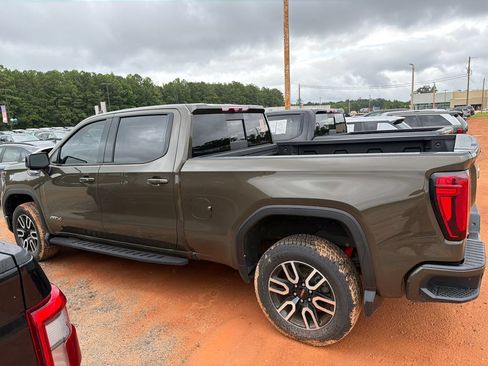 Used 2024 GMC Sierra 1500 AT4 w/ Technology Package AWD/4WD image 8