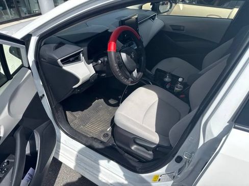 Used 2022 Toyota Corolla LE FWD image 35