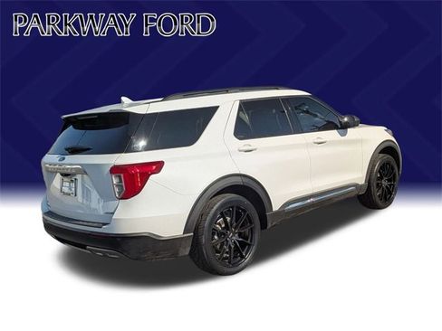 Used 2020 Ford Explorer XLT w/ Equipment Group 202A image 5