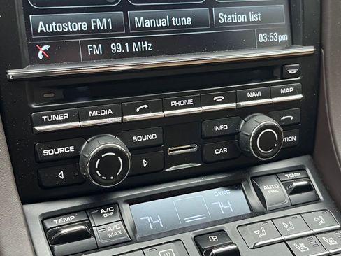 Used 2015 Porsche 911 Turbo S image 22