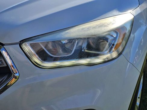 Used 2017 Ford Escape SE w/ Equipment Group 201A FWD image 10