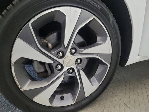 Used 2018 Chevrolet Sonic Premier FWD image 31