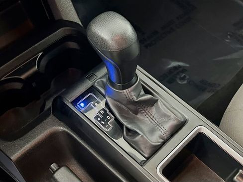 Certified 2022 Toyota Tacoma SR AWD/4WD image 16