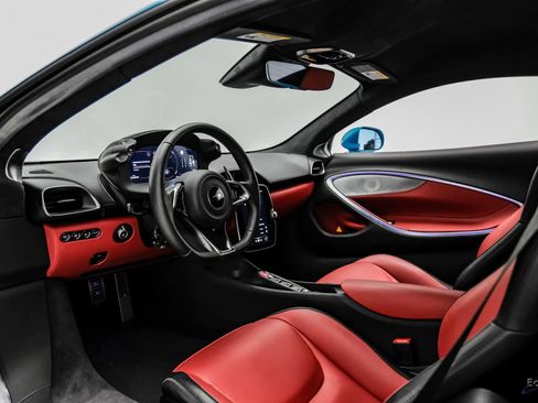 Used 2024 McLaren Artura RWD image 41