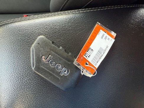 Used 2020 Jeep Wrangler Unlimited Sahara image 31