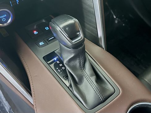 Used 2021 Toyota Venza Limited AWD/4WD image 21