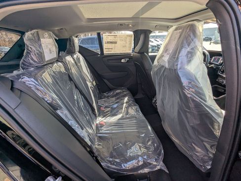 New 2025 Volvo XC40 B5 Core w/ Protection Package Premier image 20