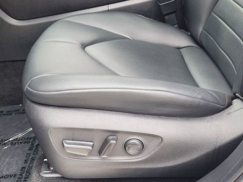 Used 2024 Toyota Highlander XLE FWD image 20