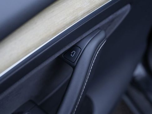 Used 2023 Tesla Model Y Long Range image 27