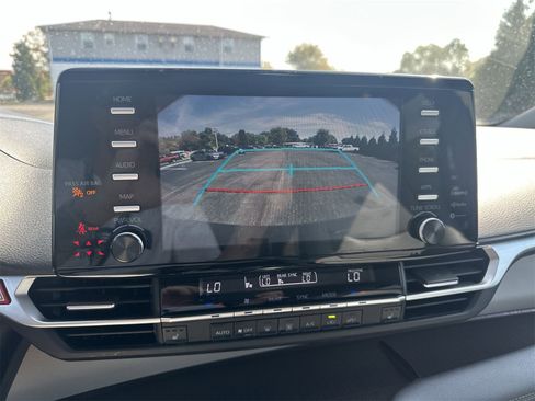 Used 2024 Toyota Sienna XLE image 13