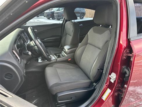 Used 2018 Dodge Charger SXT w/ Blacktop Package image 3