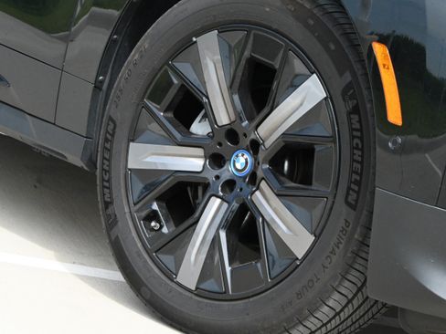 Used 2024 BMW iX xDrive50 w/ Premium Package AWD/4WD image 11