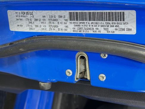 Used 2018 RAM 1500 SLT image 32