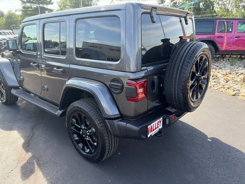 Used 2025 Jeep Wrangler Unlimited Sahara AWD/4WD image 5