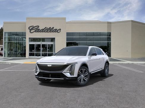 New 2025 Cadillac Lyriq Luxury image 8
