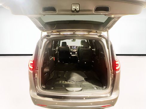 Used 2023 Chrysler Pacifica Limited w/ S Appearance Package FWD image 20