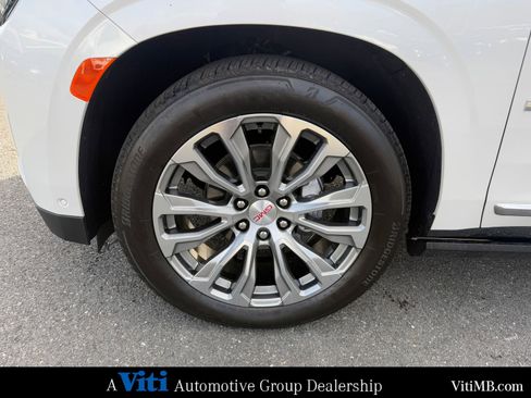 Used 2023 GMC Yukon XL Denali w/ Denali Reserve Package image 12