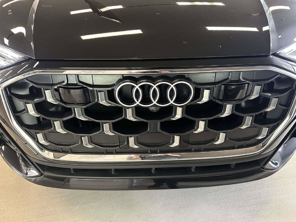 Used 2024 Audi SQ8 Prestige AWD/4WD image 12