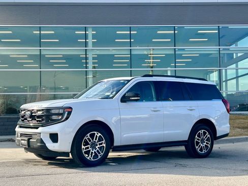 Certified 2025 Ford Expedition Active image 2