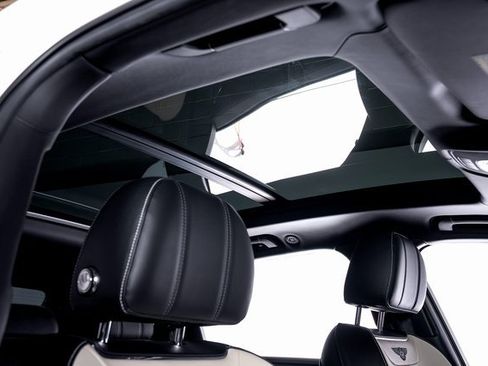 Used 2019 Bentley Bentayga image 52