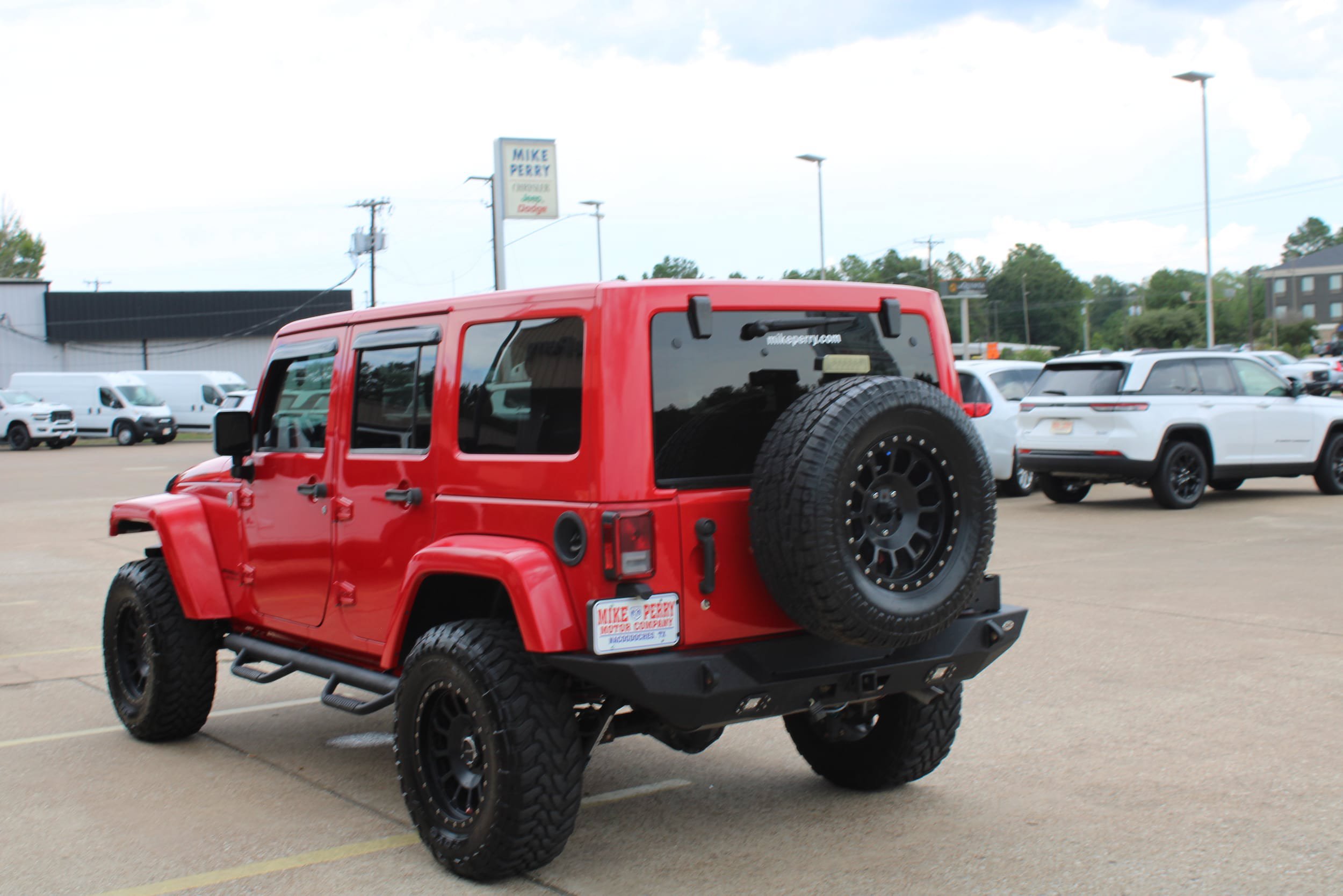 Used 2015 Jeep Wrangler Unlimited Rubicon w/ Connectivity Group AWD/4WD image 10
