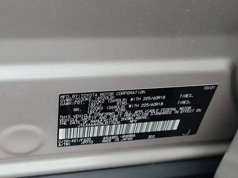 Used 2021 Toyota Venza LE AWD/4WD image 33