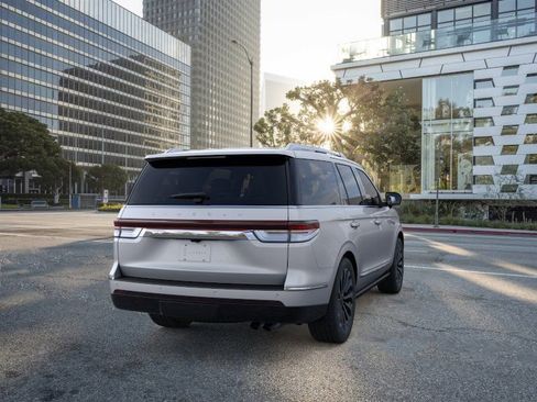 New 2024 Lincoln Navigator Reserve AWD/4WD image 8