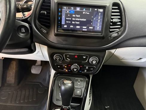 Used 2018 Jeep Compass Limited w/ Navigation Group AWD/4WD image 31