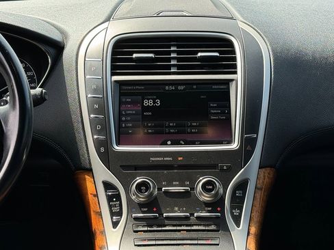 Used 2016 Lincoln MKX Select image 30