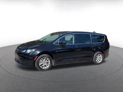 Used 2024 Chrysler Voyager LX FWD image 7