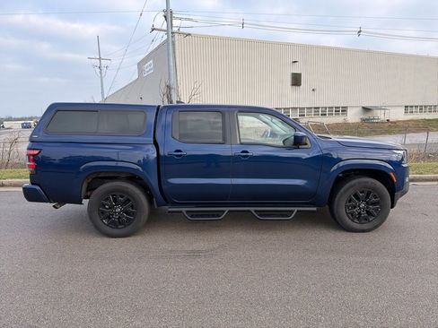 Used 2023 Nissan Frontier SV image 4