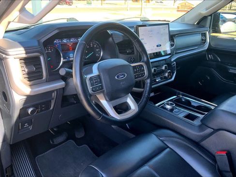 Used 2022 Ford Expedition XLT image 17