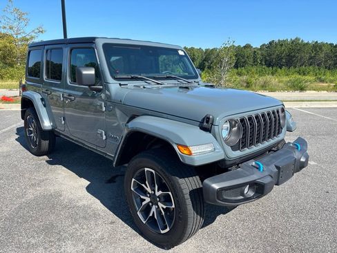 Used 2024 Jeep Wrangler Unlimited AWD/4WD image 15