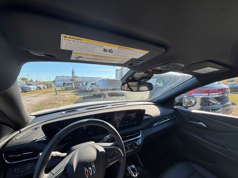 Used 2025 Buick Envista Sport Touring image 33