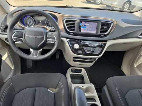 Used 2022 Chrysler Voyager LX FWD image 8