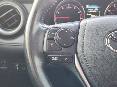 Used 2018 Toyota RAV4 SE image 35