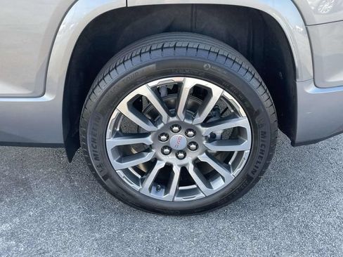 Certified 2021 GMC Acadia Denali w/ Denali Technology Package FWD image 9