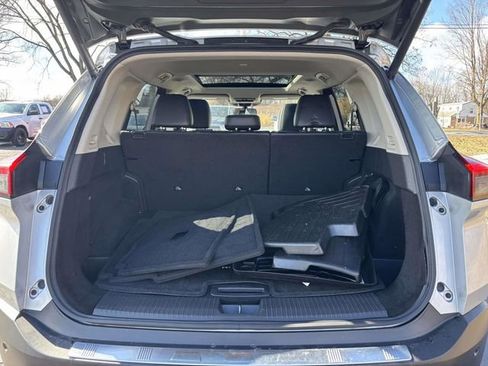 Used 2022 Nissan Rogue SV w/ SV Premium Package image 36